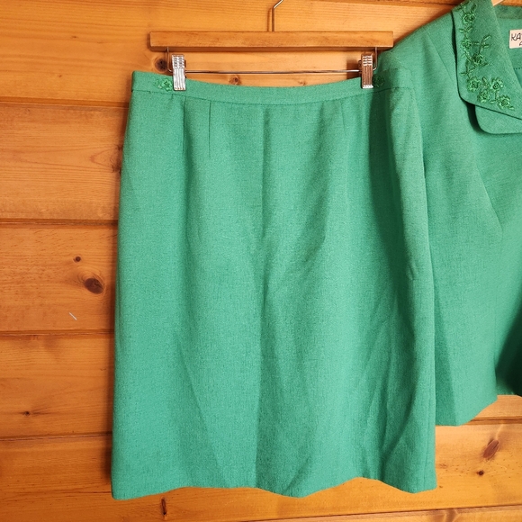 Kasper 2Piece Vintage Skirt Suit Blazer Jacket Green Bead Floral Embroider Sz 14 - Picture 7 of 13